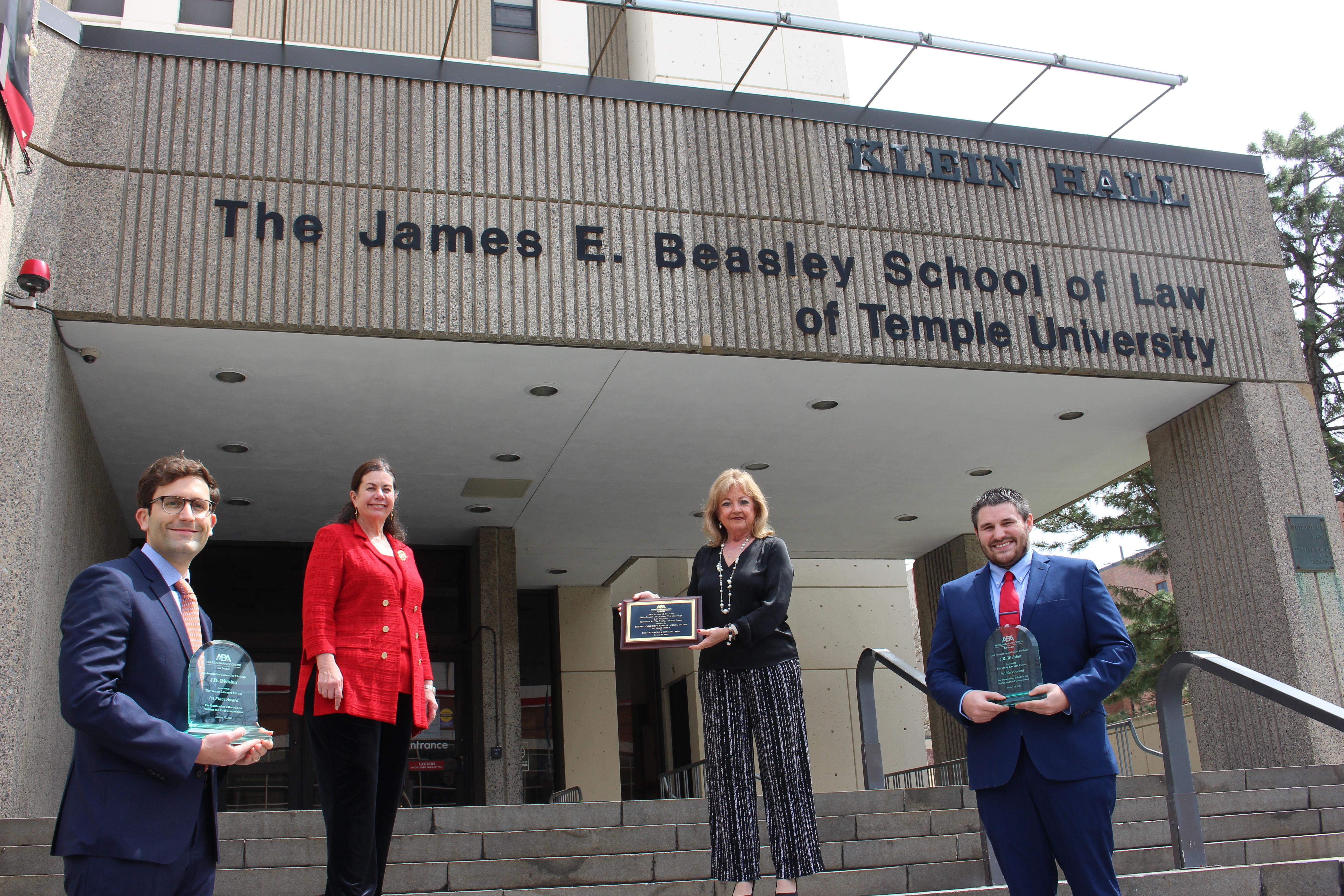 Joan Arnold, Chair of the Tax Section of the American Bar Association (ABA) and Professor Alice Abreu with Temple Law students Louis Couture LAW ’21 and Michael Rios LAW ‘21, winners of the J.D. Division of the ABA Law Student Tax Challenge.